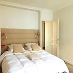 Rue De L\'Universite - Paris 7