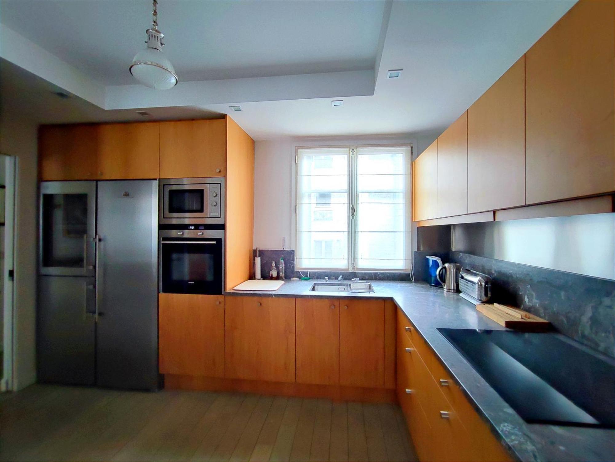 Apartment Rue De L'universite - 7 *