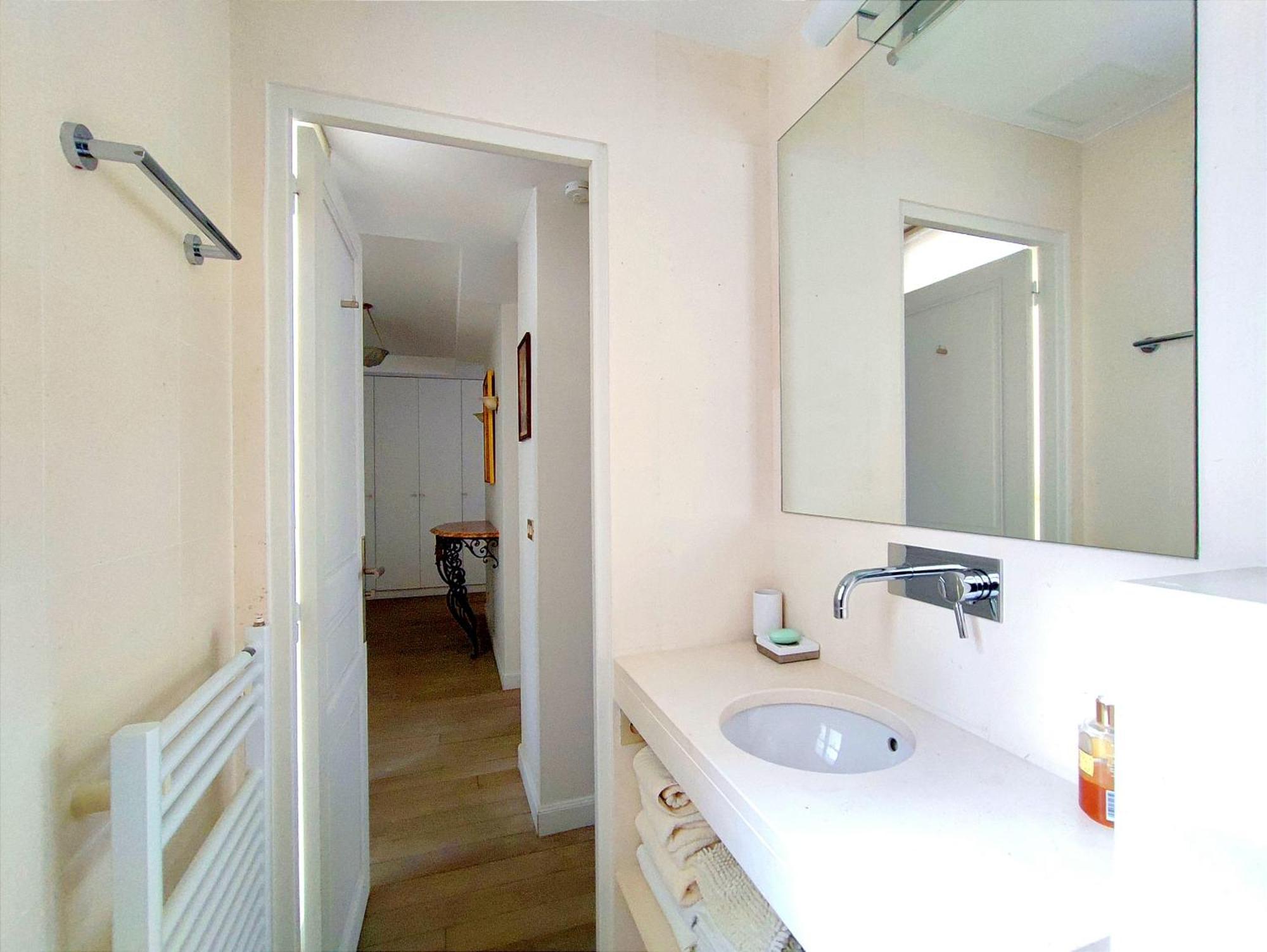 Rue De L'universite - 7 Apartment *