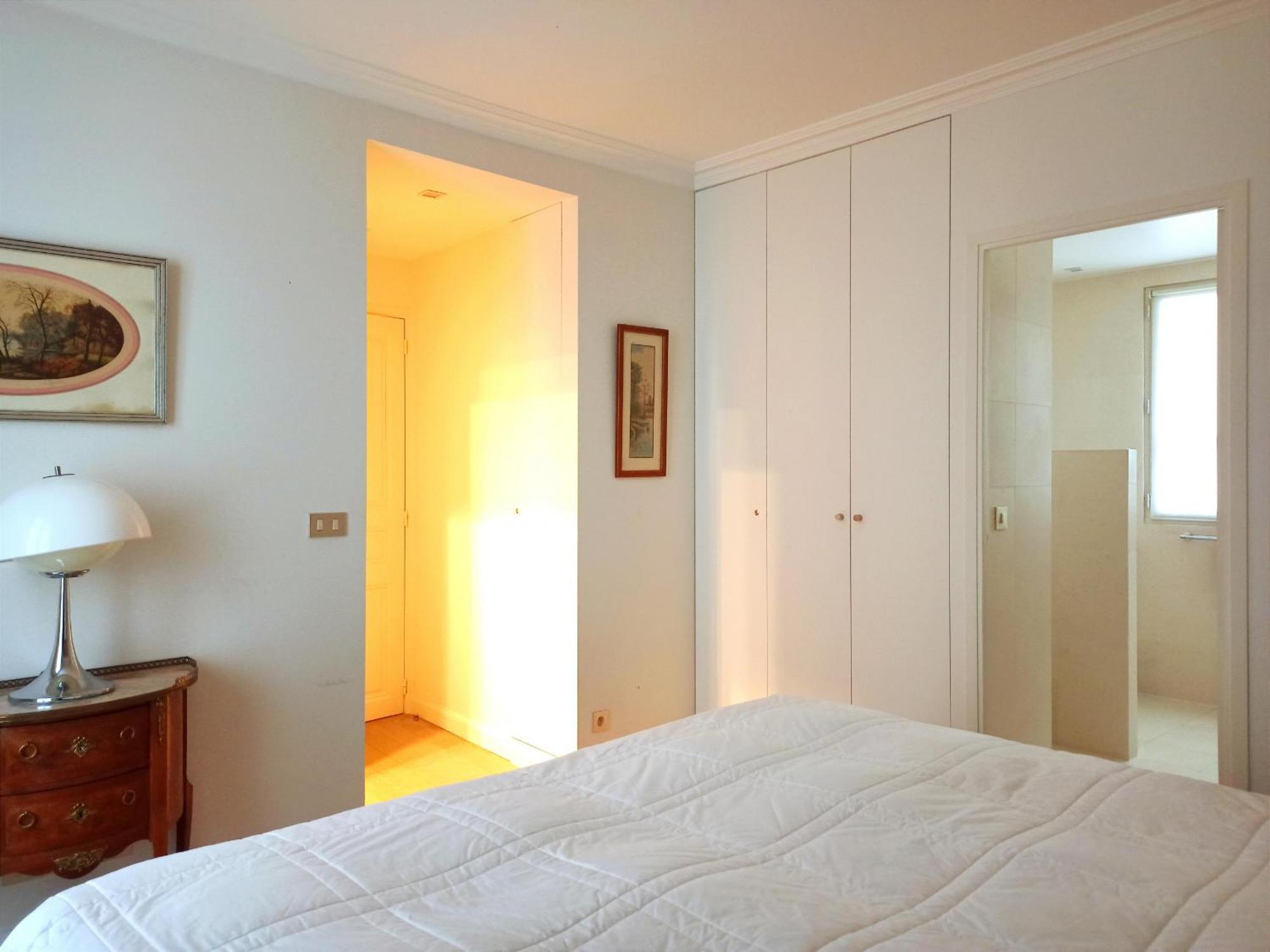 Rue De L'universite - 7 * Paris